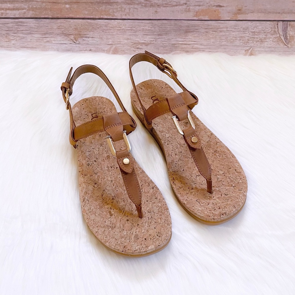 UGG Aleigh Leather Thong Strap Sandals - Picture 2 of 6